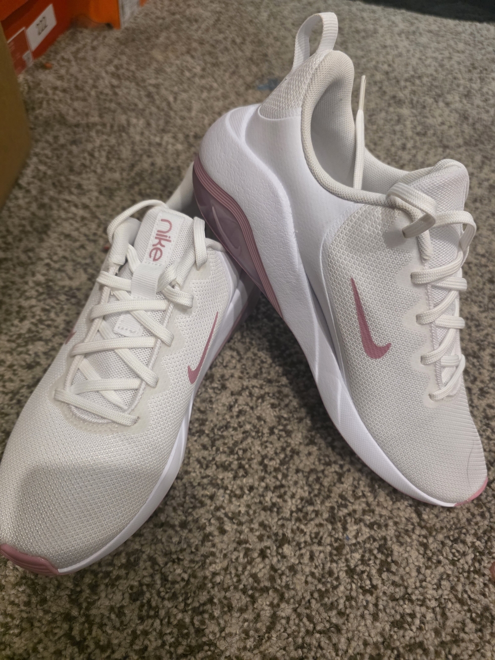 LNike Air Zoom Bella 7- Pink And White Colorway Size 7.5